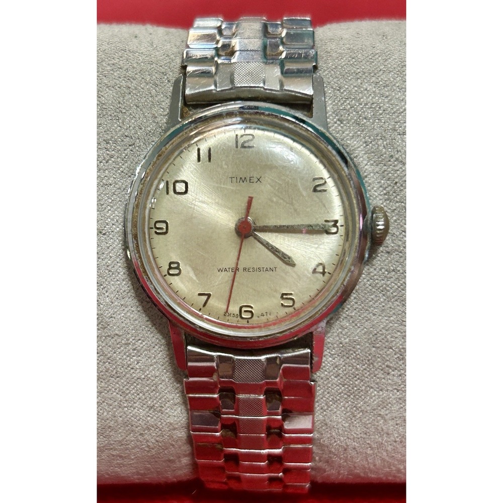 Vintage Timex Mechanical Mens Wristwatch silver-toned dial Works